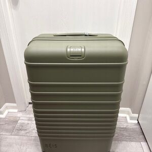 BEIS Olive carry on luggage